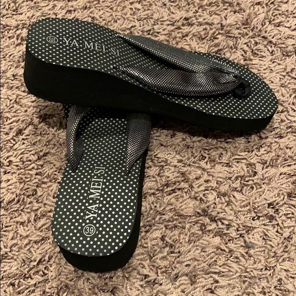 Never worn! Wedge Sandler’s - Picture 2 of 2